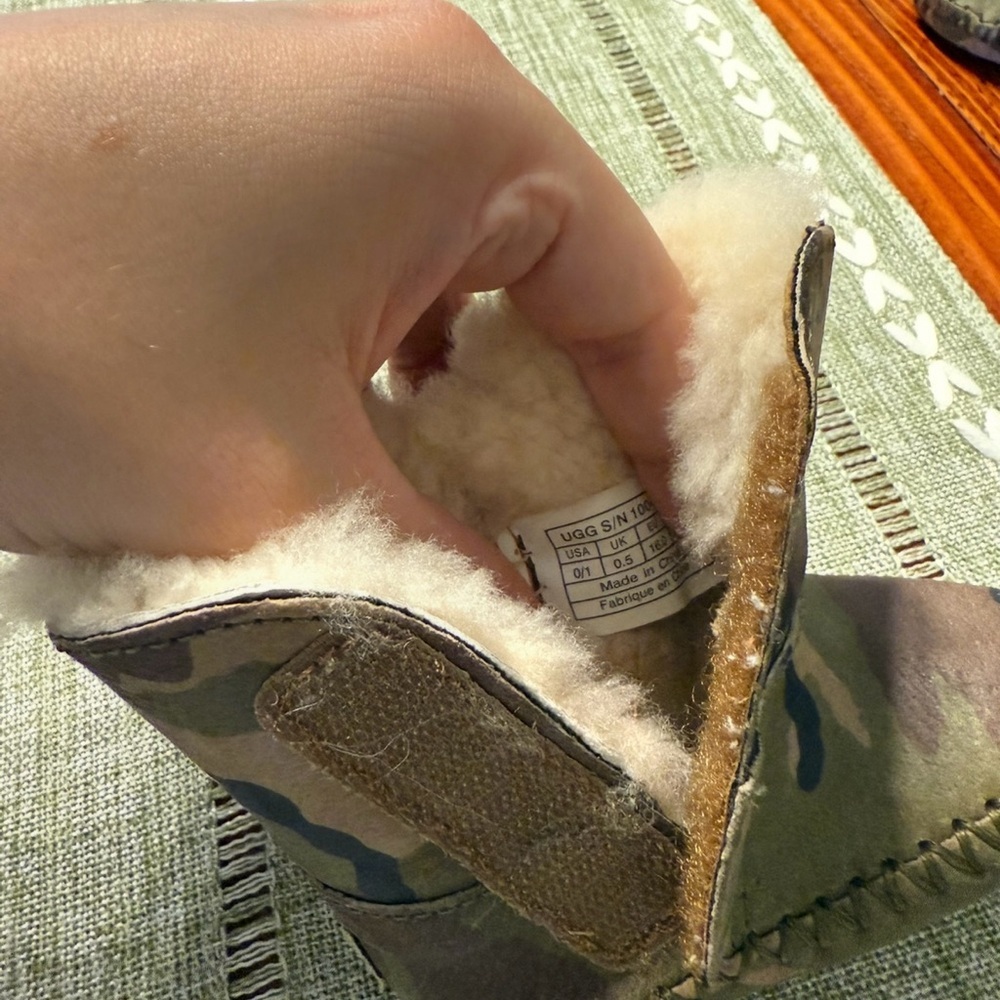UGG NWOT Camouflage Camo Baby Winter Booties with Fur Lining -Size 0/1 - Picture 5 of 5